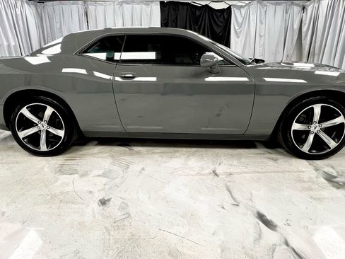 Used 2019 Dodge Challenger SXT image 5