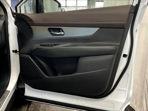 Certified 2026 Nissan Murano Platinum w/ Cargo Package image 12