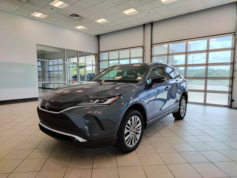 Used 2023 Toyota Venza XLE AWD/4WD image 7