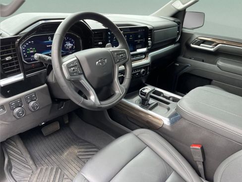 Used 2025 Chevrolet Silverado 1500 LT Trail Boss w/ LT Trail Boss Premium Package AWD/4WD image 30
