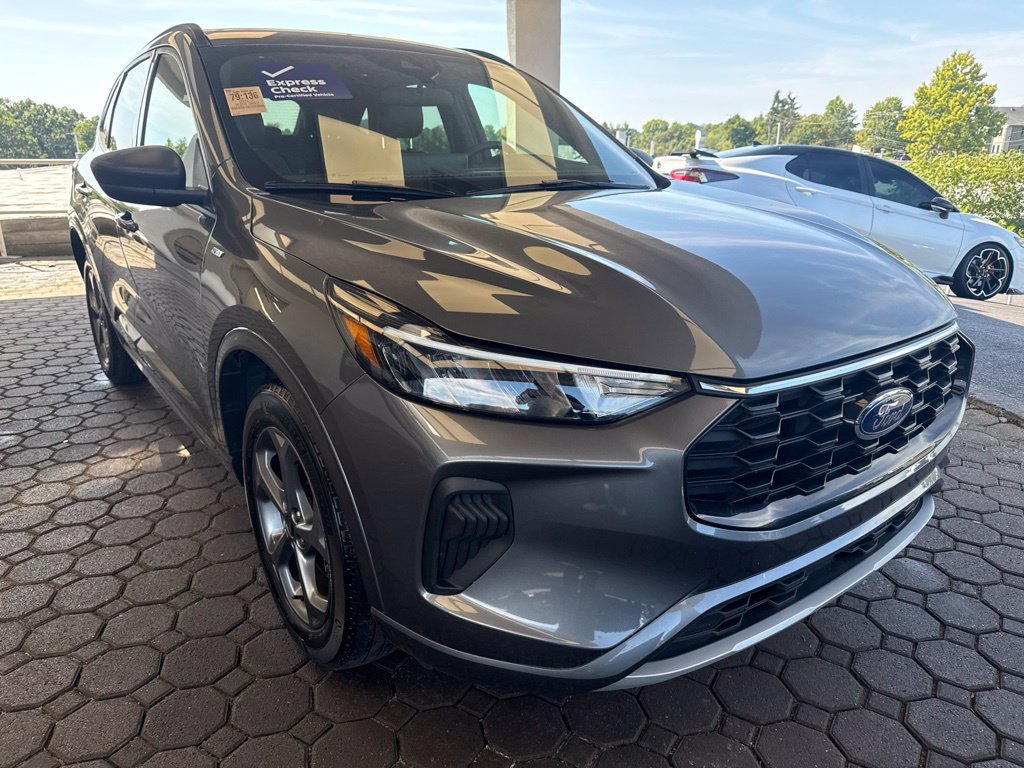 Certified 2023 Ford Escape ST-Line w/ Tech Pack #1 AWD/4WD image 4