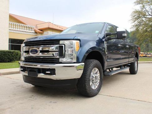 Used 2017 Ford F250 XLT w/ XLT Premium Package image 9