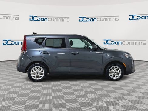 Used 2022 Kia Soul LX w/ Technology Package FWD image 2