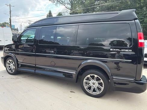 Used 2015 Chevrolet Express 2500 RWD image 14