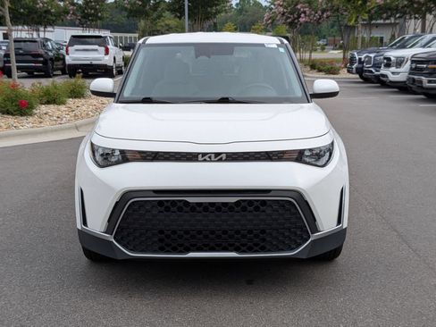 Used 2025 Kia Soul LX w/ LX Technology Package FWD image 8