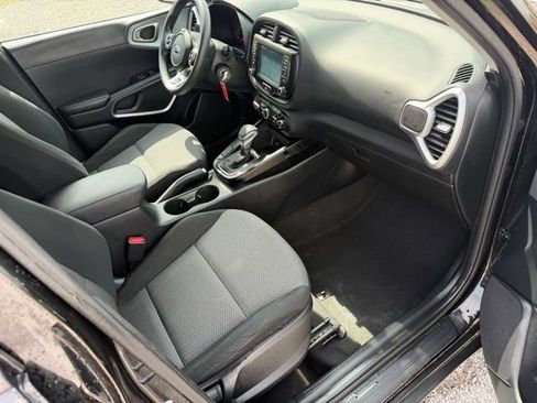 Used 2021 Kia Soul LX image 32