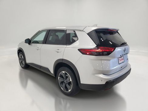 Used 2025 Nissan Rogue SV image 5