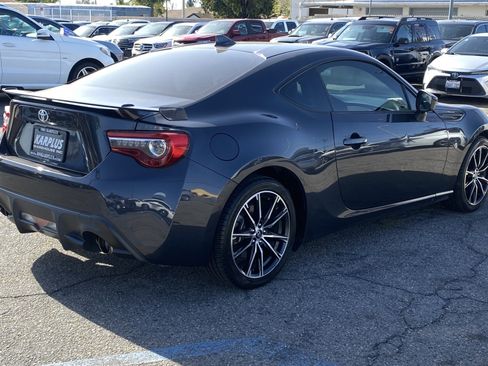 Used 2019 Toyota 86 GT image 5