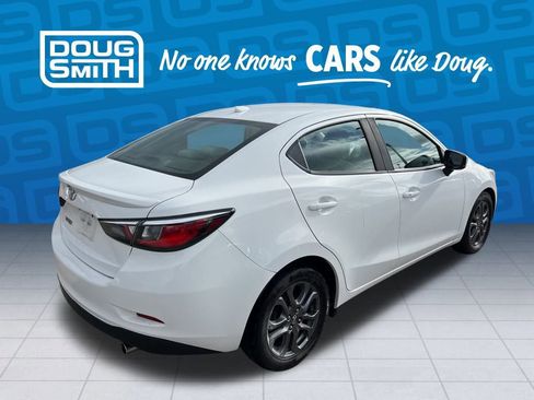 Used 2019 Toyota Yaris LE image 5