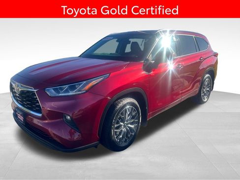 Certified 2021 Toyota Highlander Limited AWD/4WD image 2
