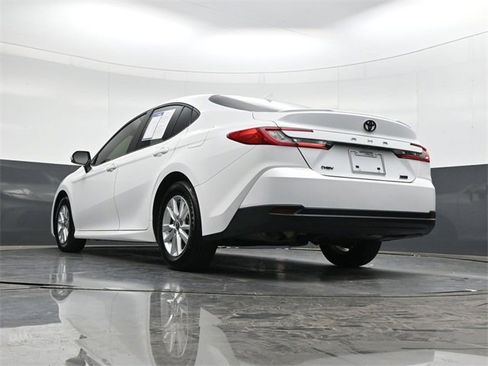 Used 2025 Toyota Camry LE w/ Convenience Package image 35