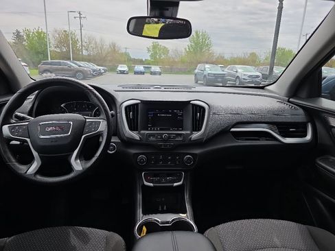 Used 2024 GMC Terrain SLE AWD/4WD image 10