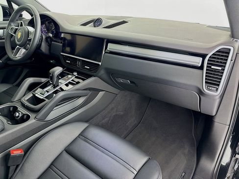 Certified 2023 Porsche Cayenne Platinum Edition AWD/4WD image 33