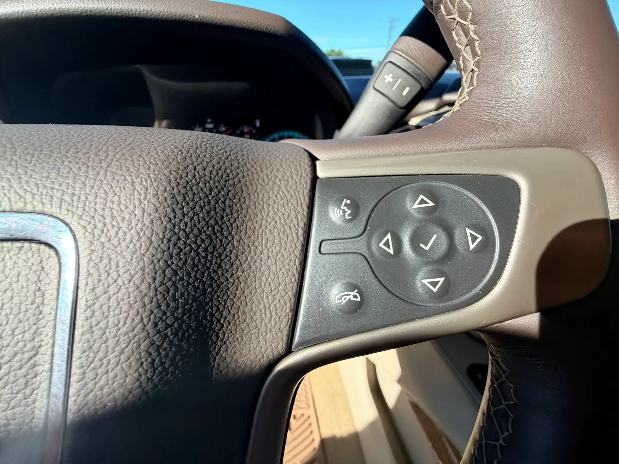 Used 2017 GMC Yukon Denali w/ Open Road Package AWD/4WD image 14