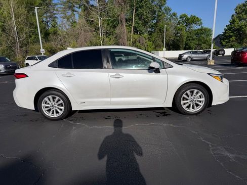 Used 2024 Toyota Corolla LE w/ LE Convenience Package AWD/4WD image 5