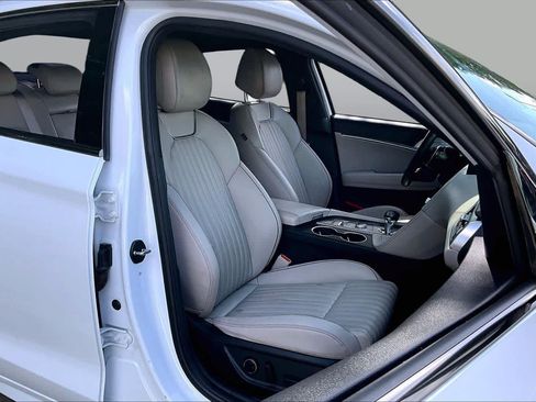 Used 2023 Genesis G70 2.0T w/ Sport Prestige Package RWD image 8