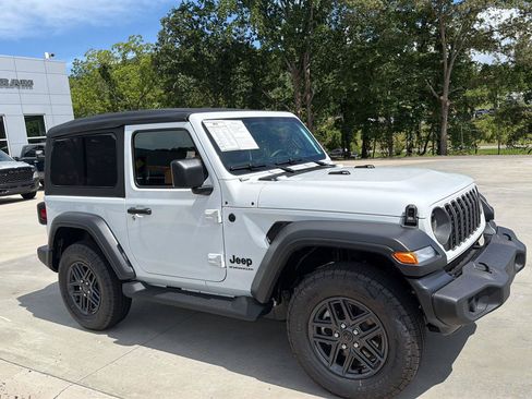 Used 2026 Jeep Wrangler Sport AWD/4WD image 2