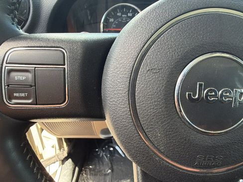 Used 2018 Jeep Wrangler Rubicon w/ Power Convenience Group AWD/4WD image 18