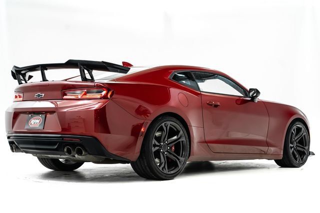 Used 2017 Chevrolet Camaro SS RWD image 4