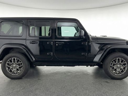 Used 2025 Jeep Wrangler Sahara image 11