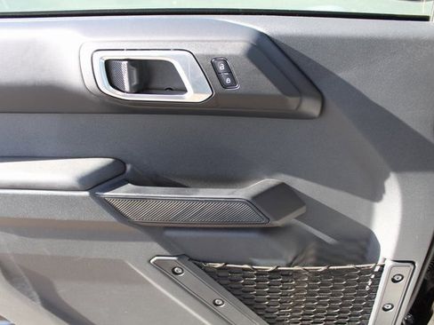 Used 2025 Ford Bronco Badlands image 38