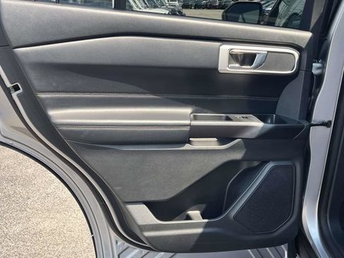 Used 2020 Ford Explorer XLT w/ Equipment Group 202A AWD/4WD image 17