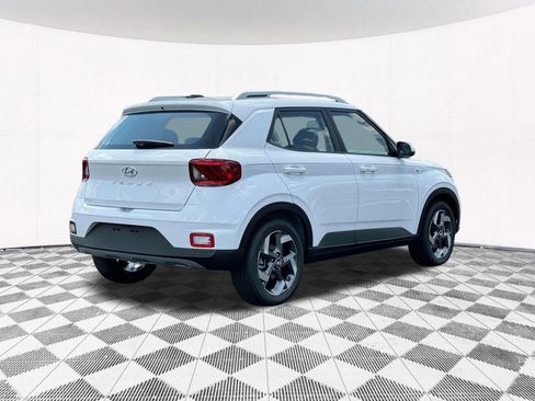 Certified 2025 Hyundai Venue SEL image 9