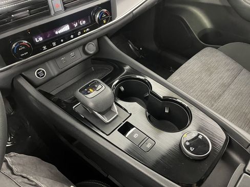 Used 2023 Nissan Rogue SV image 24