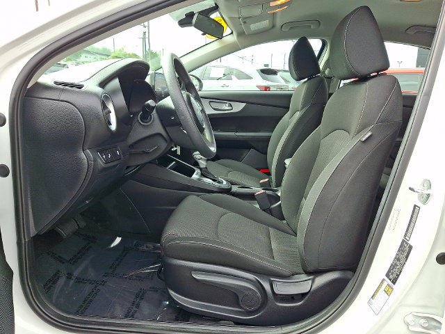 Certified 2023 Kia Forte LXS w/ LXS Technology Package FWD image 13