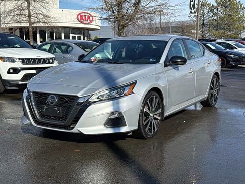 Used 2020 Nissan Altima 2.5 SR w/ Premium Package image 5