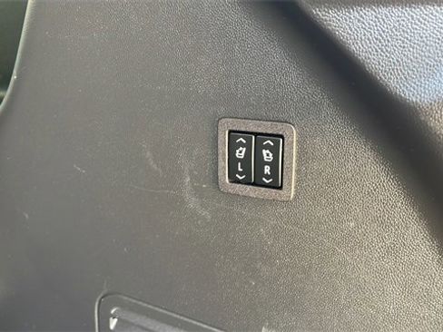 Used 2024 Buick Enclave Avenir w/ Avenir Technology Package image 21