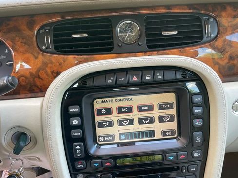 Used 2005 Jaguar XJ Vanden Plas RWD image 22