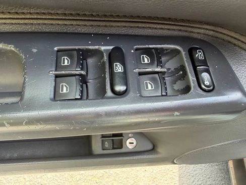 Used 2005 Volkswagen Passat GL FWD image 28