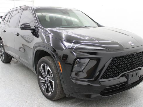 Used 2025 Buick Enclave Sport Touring image 4