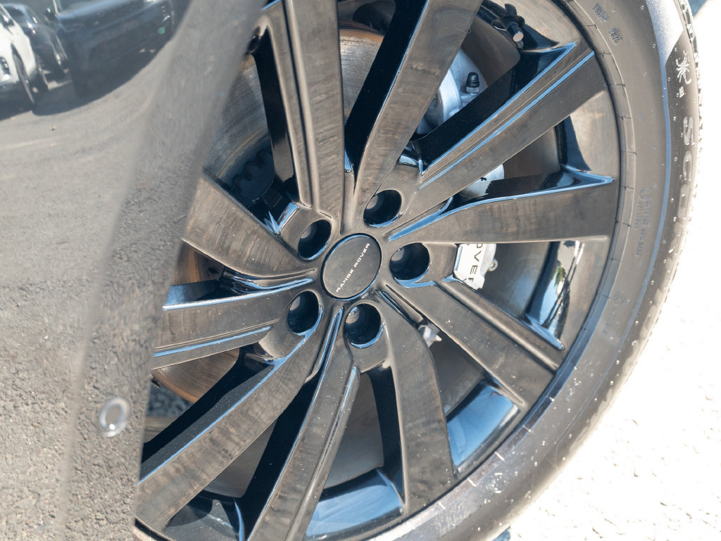 Certified 2026 Land Rover Range Rover SE AWD/4WD image 9