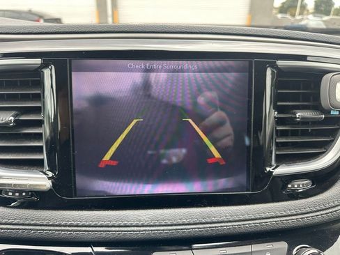 Used 2018 Chrysler Pacifica Limited FWD image 14