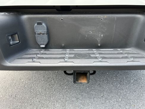 Used 2022 Nissan Frontier SV AWD/4WD image 11