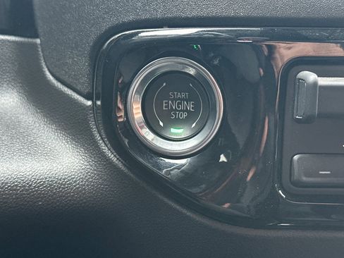 Used 2025 Chevrolet Silverado 1500 ZR2 w/ Technology Package image 30