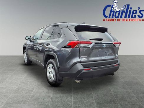 Used 2021 Toyota RAV4 LE image 5
