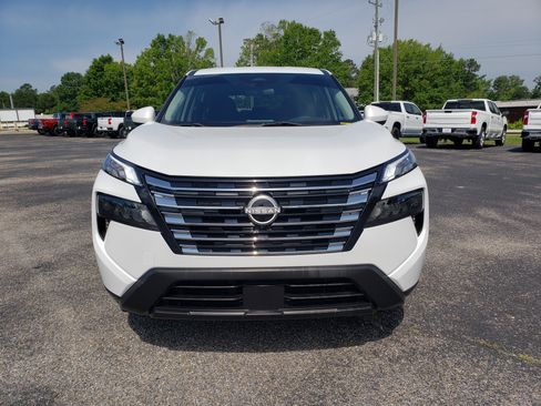 Used 2024 Nissan Rogue SV AWD/4WD image 7