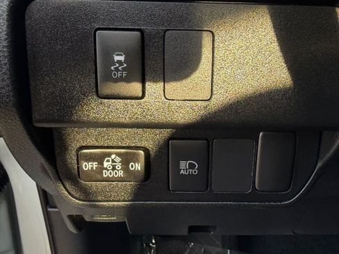 Used 2020 Toyota Tacoma SR5 RWD image 19