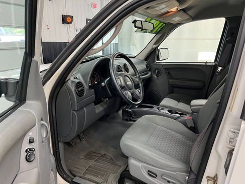 Used 2006 Jeep Liberty Sport AWD/4WD image 7
