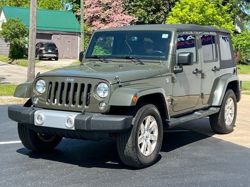 Used 2015 Jeep Wrangler Unlimited Sahara w/ Max Tow Package AWD/4WD image 38