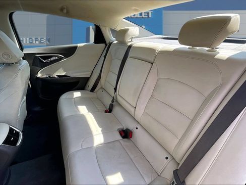 Used 2022 Chevrolet Malibu LT w/ Leather Package FWD image 22