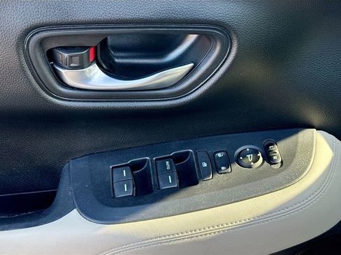 Certified 2023 Honda HR-V LX image 17