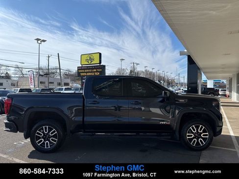 Used 2023 GMC Sierra 1500 AT4 w/ Technology Package image 8