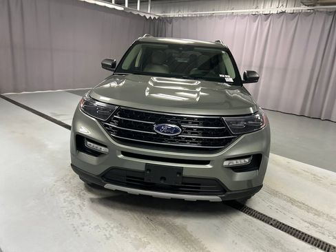 Used 2020 Ford Explorer XLT w/ Equipment Group 202A image 2