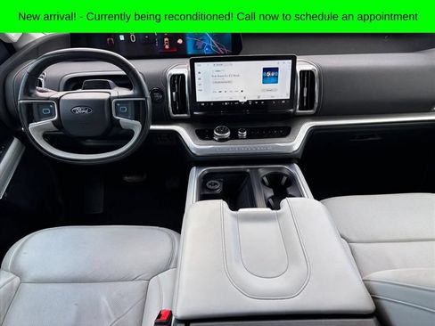 Used 2025 Ford Expedition Platinum AWD/4WD image 4