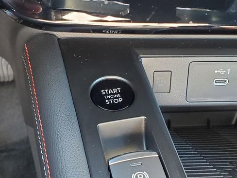 Certified 2025 Nissan Kicks SR image 25