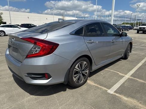 Used 2017 Honda Civic EX-L image 4